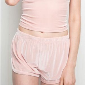 Velvet shorts in pink